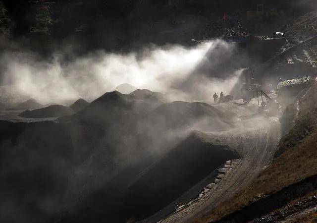 礦區(qū)塵大、環(huán)評(píng)揪心？恒大興業(yè)治塵凈氣，工礦生產(chǎn)不踩坑